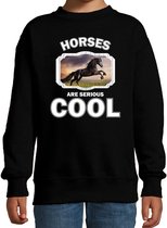 Dieren paarden sweater zwart kinderen - horses are serious cool trui jongens/ meisjes - cadeau zwart paard/ paarden liefhebber - kinderkleding / kleding 98/104