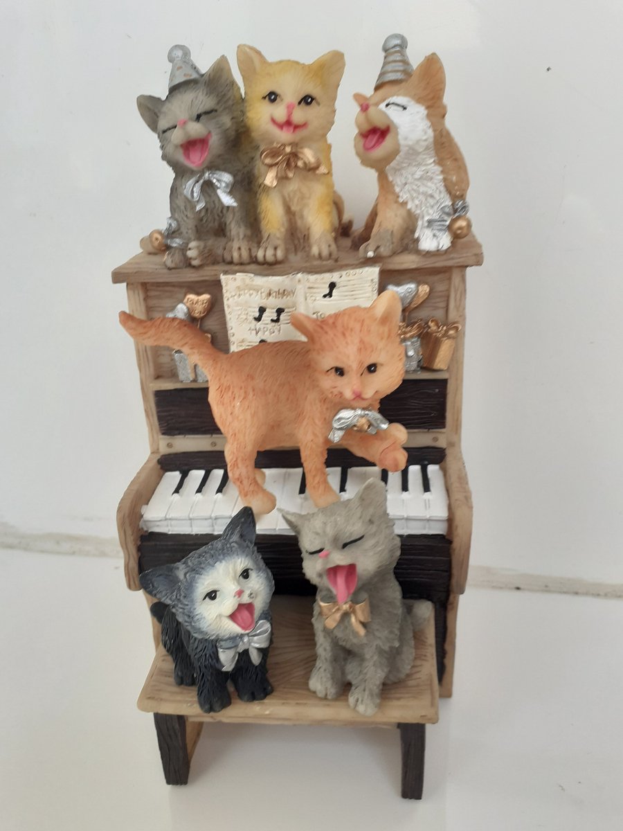 Katten beeld katten muziekdoos met bewegend rood katje 17 x 8 x 7 cm