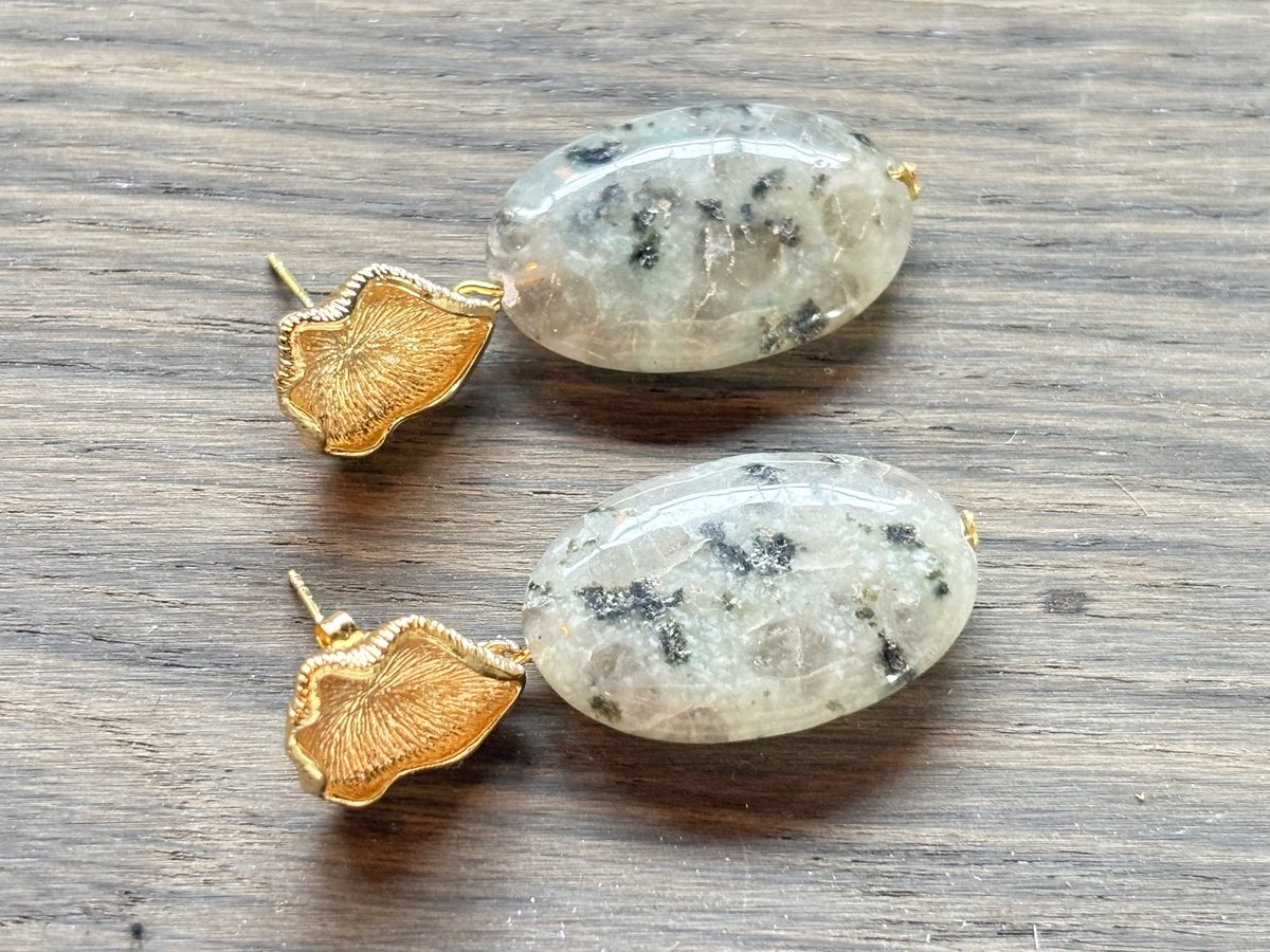 Vibe -grey - marmer - oorbellen - goud - juweel - accessoires - geschenke - kado -