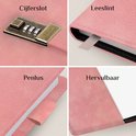 Detailopnames van een roze dagboek met cijferslot, leeslint, penlus en navulbaar.