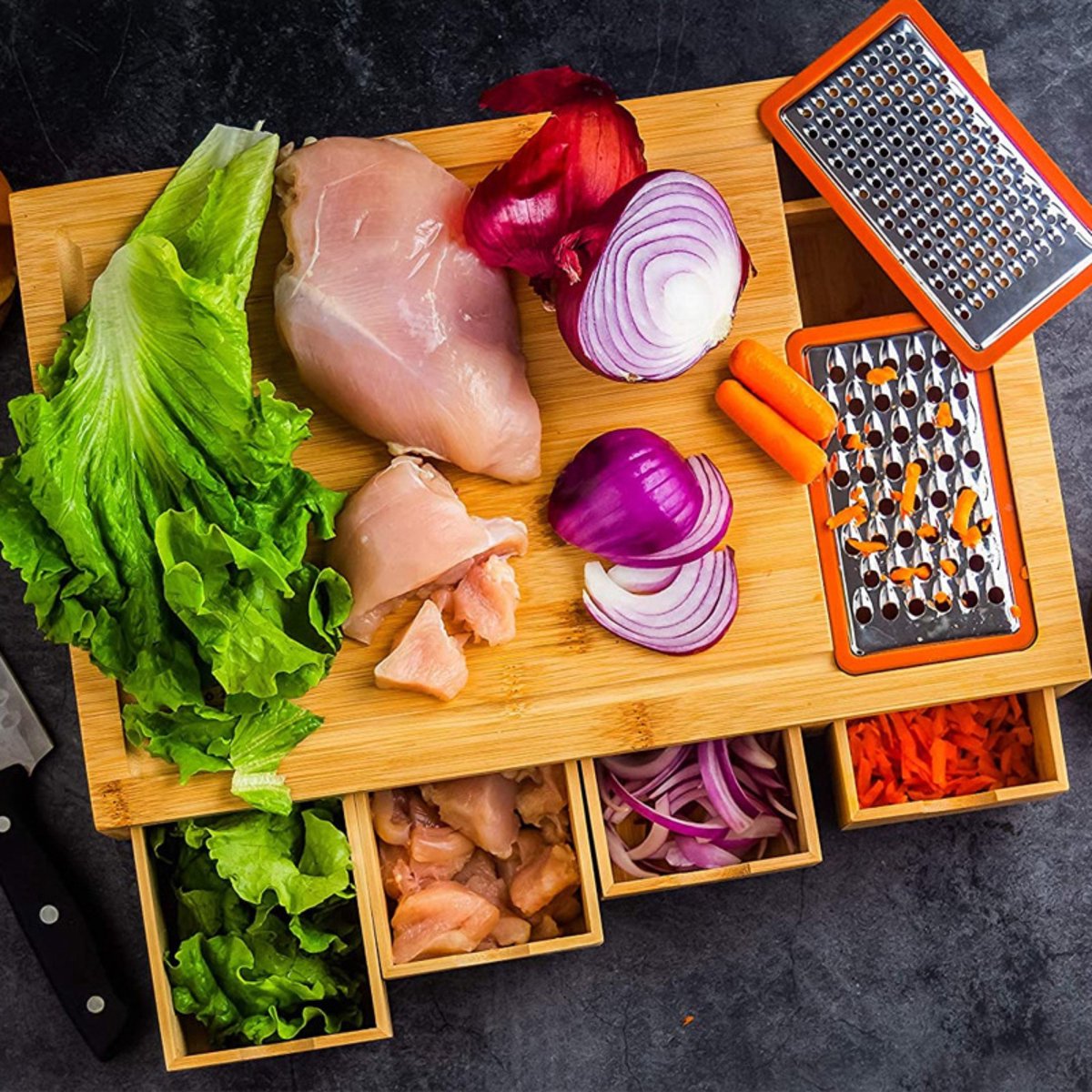 CHIWIN Snijplank Bamboe – Houten Snijplank met Sapgoot – Multifunctioneel Keukenplankje met 4 Opvangbakjes en 4 Raspbladenvoor Groenten, Fruit en Vlees