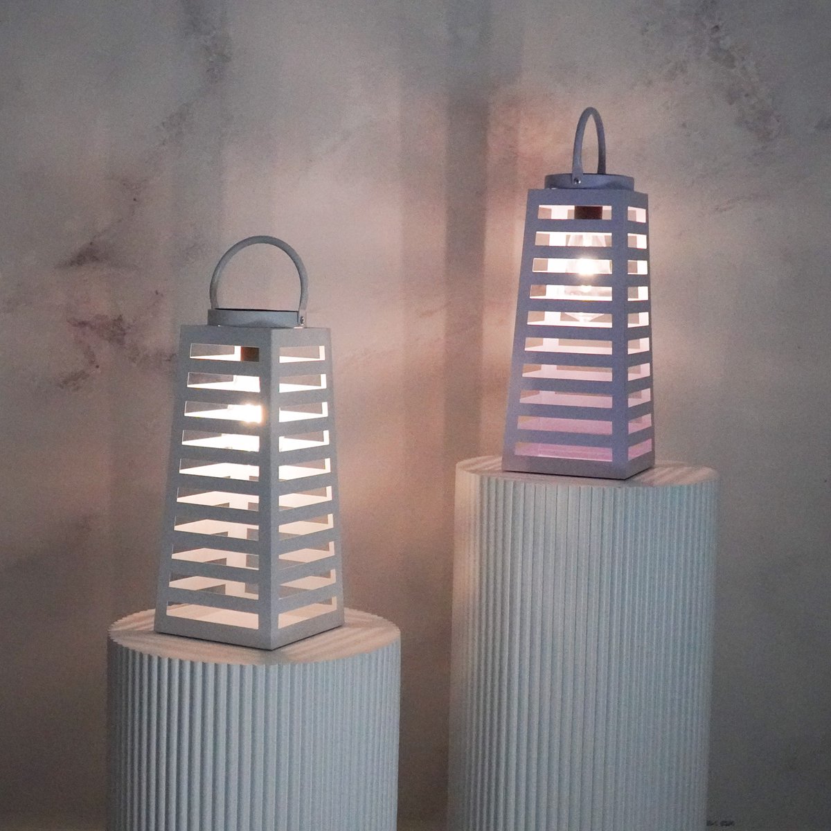 Housevitamin - Lantaarn - Windlicht - Solar - Metaal - Wit - 14x14x32,5cm - Sfeervolle Verlichting voor Buiten — cadeau in Wonen & Interieur - foto 4
