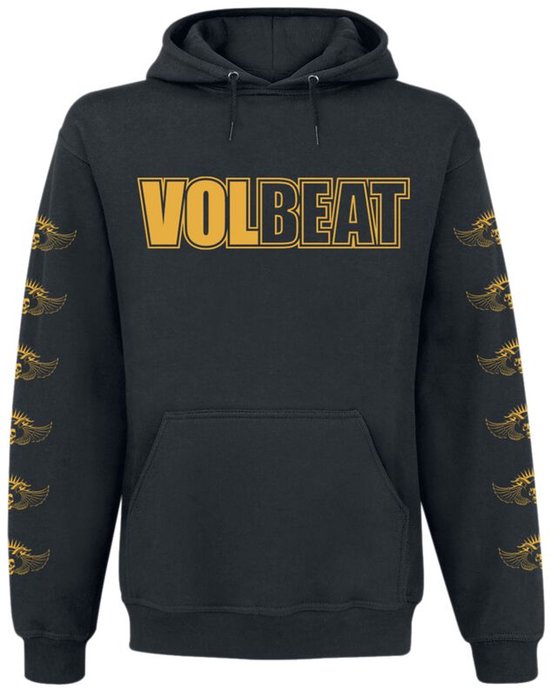 Zwarte hoodie met gele "VOLBEAT" tekst op de borst en vleugel/oog patroon op de mouwen.