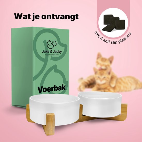 Une boîte verte Jake & Jacky se tient à côté d'une double gamelle blanche sur un support en bois. Un chaton roux est à l'arrière-plan. 4 autocollants antidérapants sont montrés.