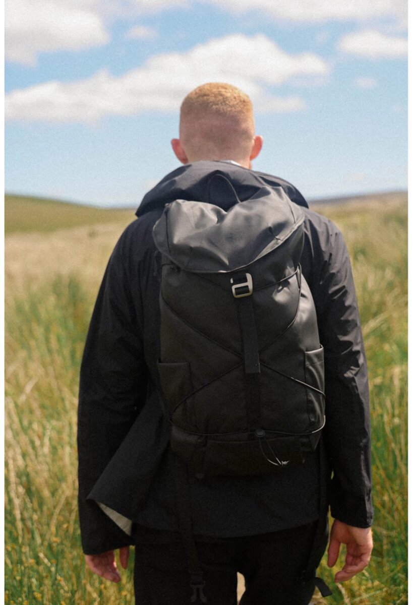 Elliker Wharfe Flap Over Backpack 22L black