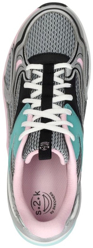 Bovenaanzicht van een Skechers S2K sneaker in zilver, roze en mintgroen met witte veters.