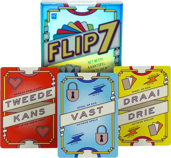 Doos van het spel Flip 7 met op de achtergrond een wazige achtergrond. Drie kaarten liggen voor de doos: rood ('TWEEDE KANS'), blauw ('VAST') en geel ('DRAAI DRIE').