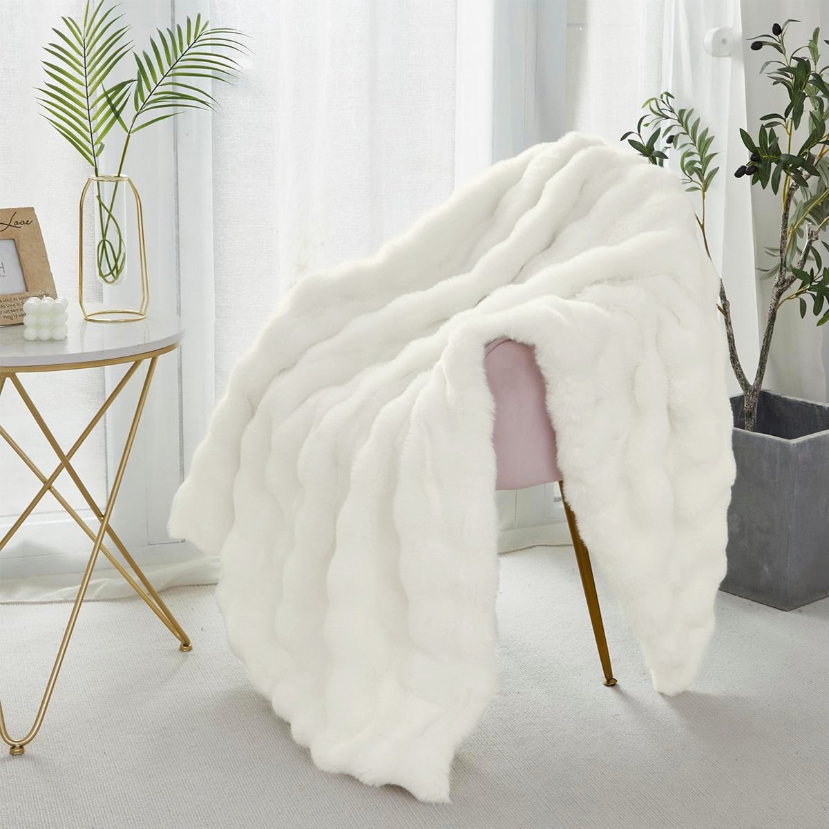 Qelus Extreem Zachte Shaggy Deken - 160x200cm - Luxe Konijnenbontlook met Golfdesign - voor Bank, Bed & Reis - Snel Pluizig - Knus Warmtegevoel - Wit