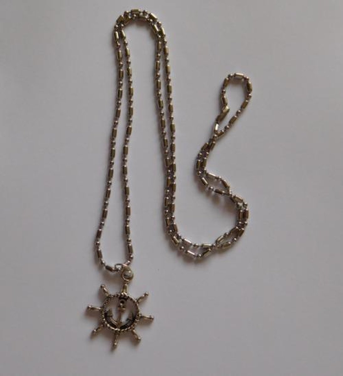 Ketting met hanger Anker en Stuurwiel.