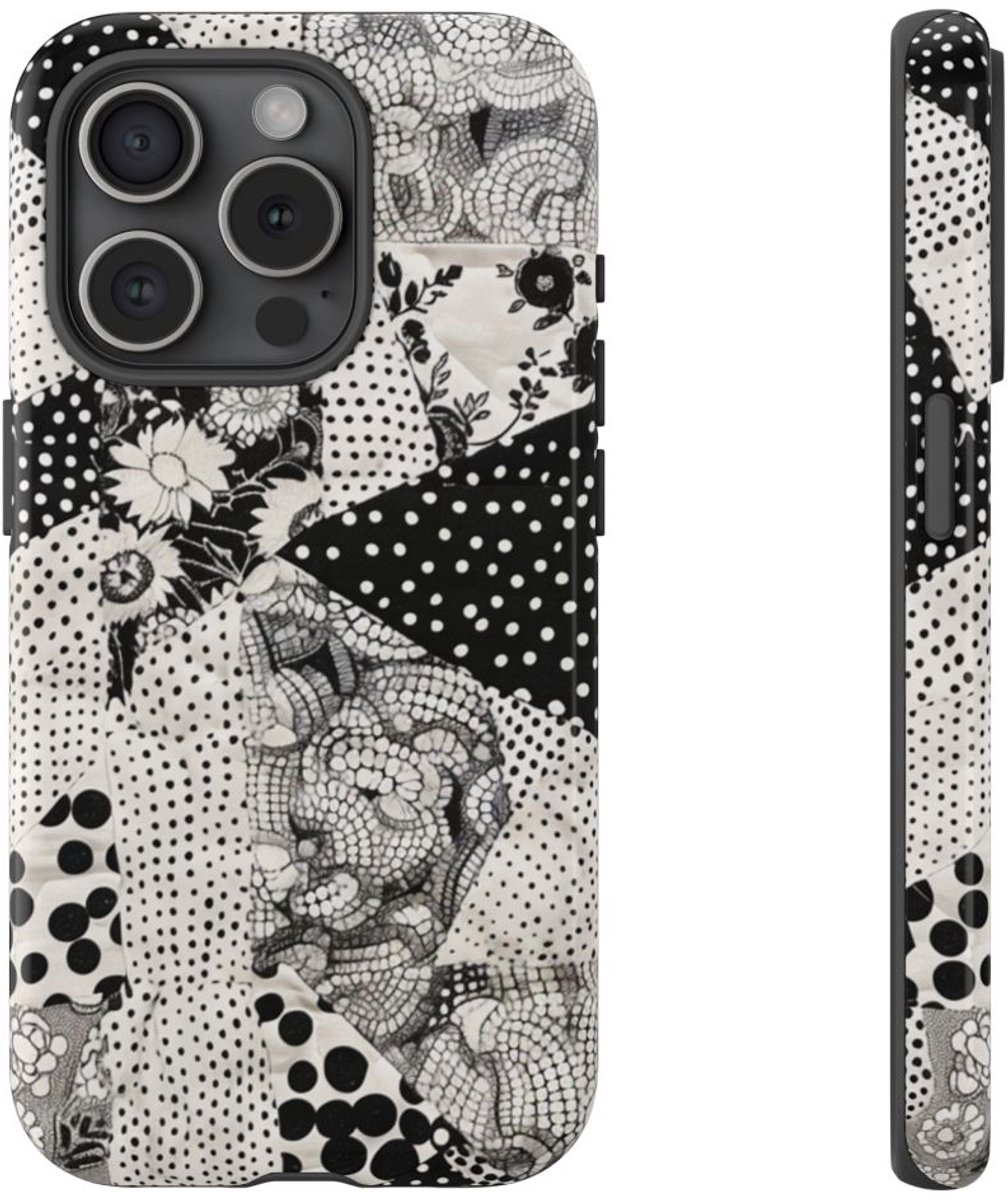 Zwart-Wit Patchwork met Bloemen en Stippen – Telefoonhoesje Geschikt voor iPhone 15 Pro