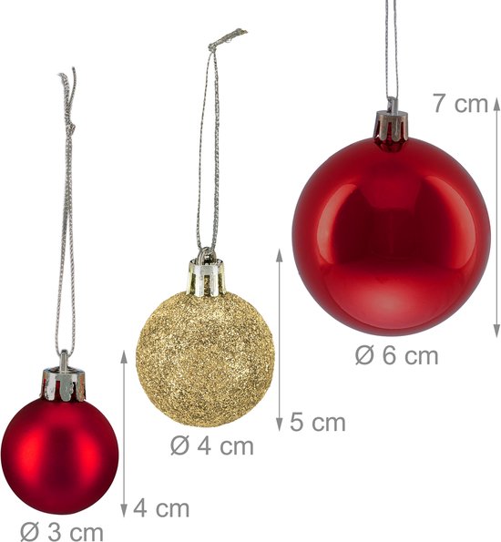Drie kerstballen: een rode van 3 cm, een gouden met glitter van 4 cm en een rode van 6 cm.