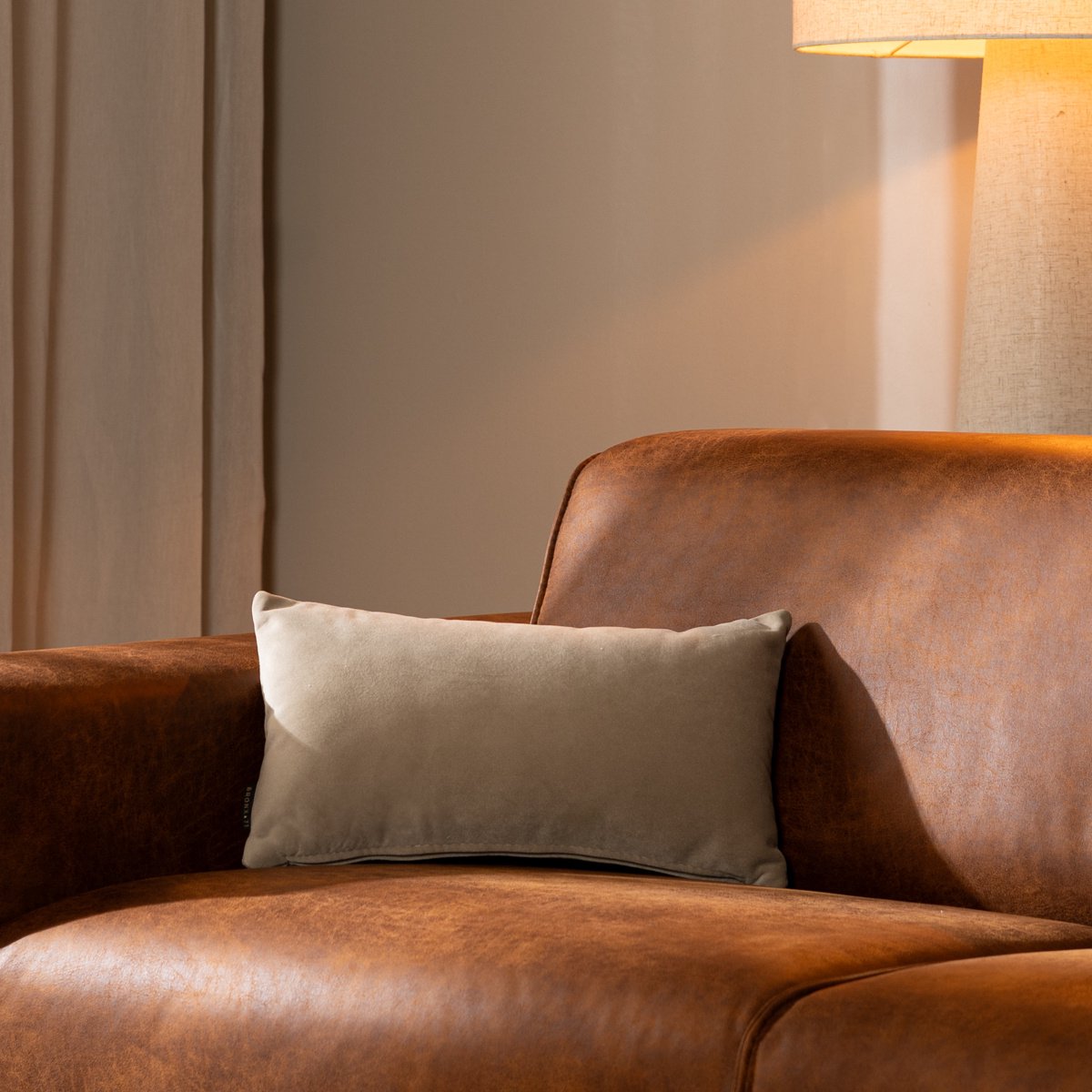 Bronx71® Sierkussen Anna velvet beige 25 x 45 cm