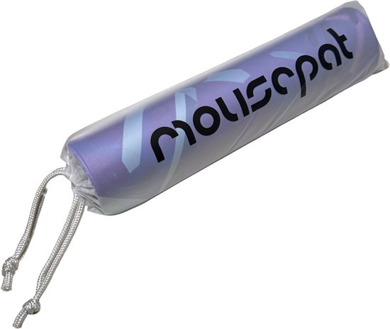 XXL muismat opgerold in een doorzichtige plastic hoes met het MousePat logo, zilverkleurige trekkoorden.