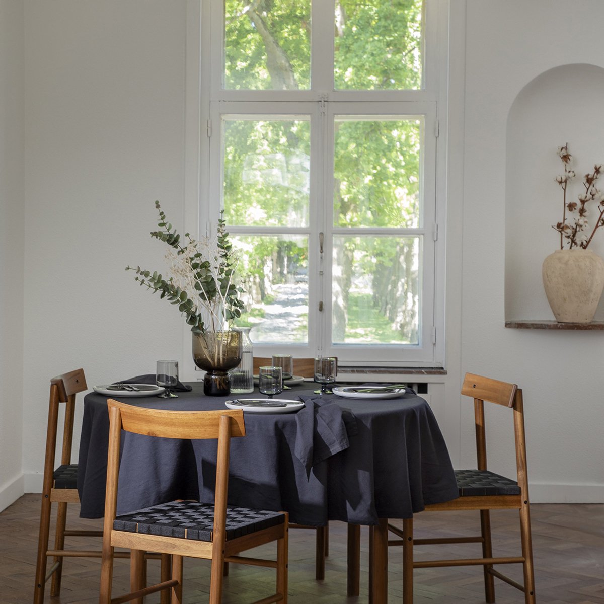 WOW tafellaken Ø180 cm – 65% katoen / 35% linnen – zwart – essence midnight – rond tafellaken