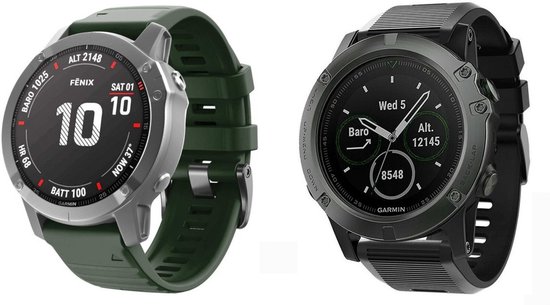 Twee Garmin Fenix smartwatches, één met een groen bandje en één met een zwart bandje, beide met digitale wijzerplaten.