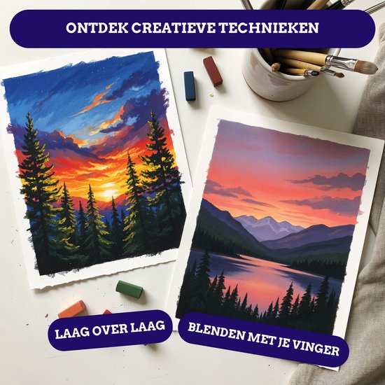 Twee schilderijen met zonsondergang en bos. Rechts schilderij van zonsondergang over meer. Links zonsondergang boven bos.