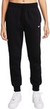 Zwarte Nike joggingbroek met trekkoord, elastische tailleband en wit Nike logo.