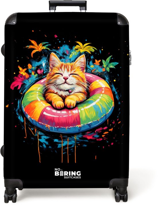 Zwarte koffer met een afbeelding van een kat in een kleurrijke zwemband, omringd door palmbomen. Tekst: NO BORING SUITCASES.