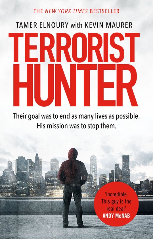 Boekomslag 'Terrorist Hunter' met skyline en man met capuchon.
