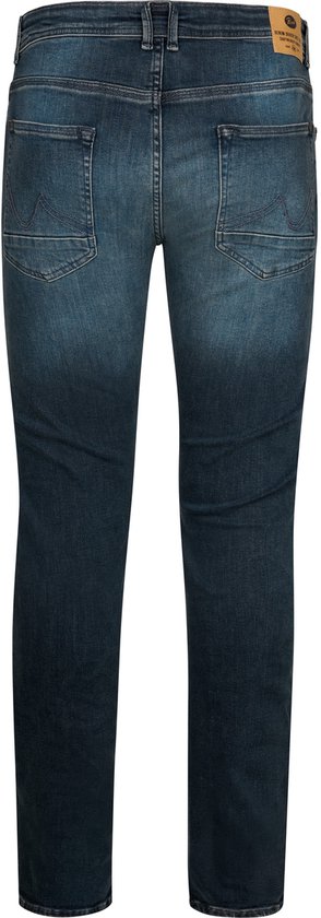 Achterkant van donkerblauwe slim fit jeans met vintage wassing en achterzakken.
