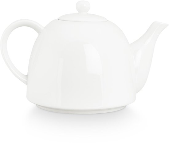 Witte porseleinen theepot met deksel en oor, geïsoleerd op witte achtergrond.