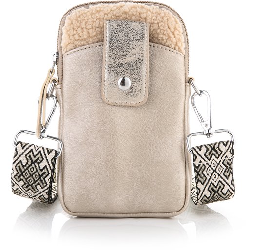 Champagnekleurig telefoon tasje met beigebruine teddy voering en stoffen band met geometrisch patroon.