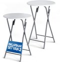 Deux tables rondes pliantes blanches avec pieds argentés en X. Un panneau bleu 'INKLAPBAAR SET VAN 2' est accroché à un pied.