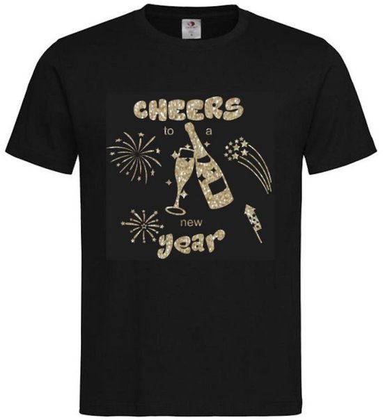 Zwart T-shirt met gouden glitterprint van "Cheers to a new year", champagnefles, glas, vuurwerk en sterren.