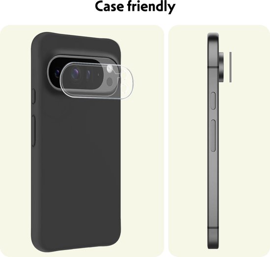 Transparante cameralensbeschermer naast een zwarte Google Pixel telefoonhoes. Past goed met hoesjes.