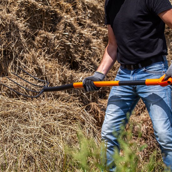 KADAX Spatvork van staal, 135 cm lange vork, hooivork, grafvork om te graven, ergonomische tuinvork, mestvork, vork met D-greep, tuinvork (3 tanden, zwart/oranje) van Merkloos	 — afbeelding 5