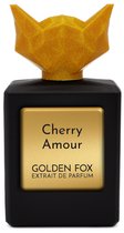 Zwarte parfumfles met gouden, glitterende vos-vormige dop. Goudkleurig label met "Cherry Amour" en "GOLDEN FOX EXTRAIT DE PARFUM".