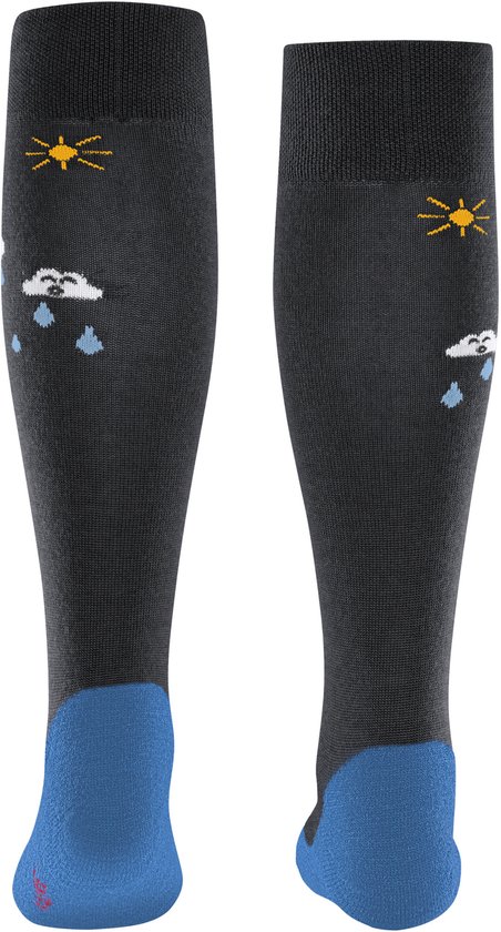 Zwarte kniekousen met blauwe voeten en een print van een zonnetje en wolken met regen.