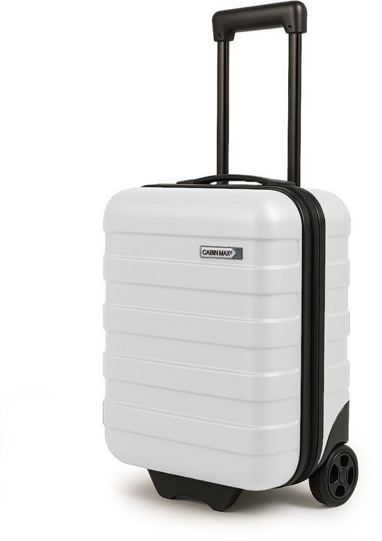 Witte Cabin Max koffer met horizontale ribbels, uitschuifbaar handvat en zwarte rits.