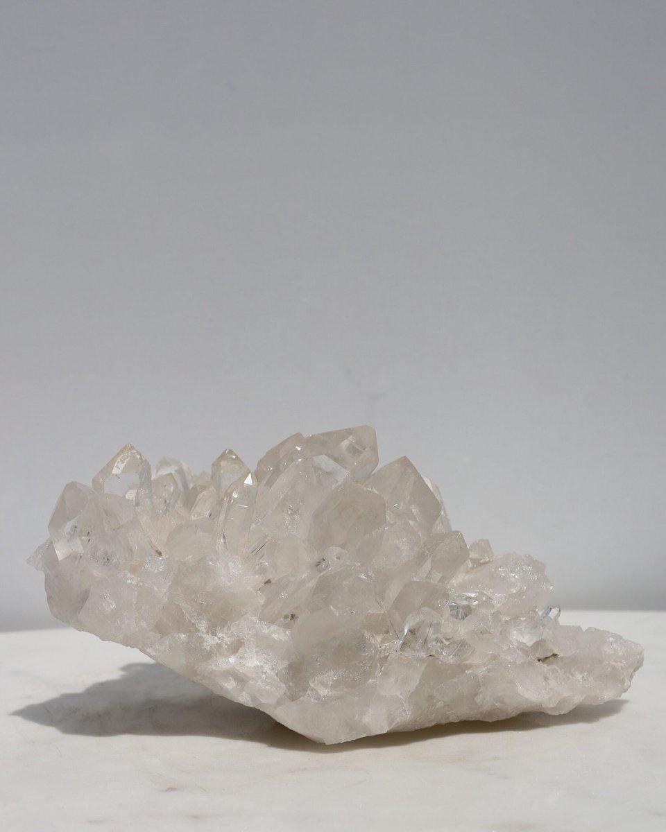Unique Gemstones - Bergkristal cluster - Edelstenen en Mineralen - Kristallen - Spiritualiteit - Woondecoratie