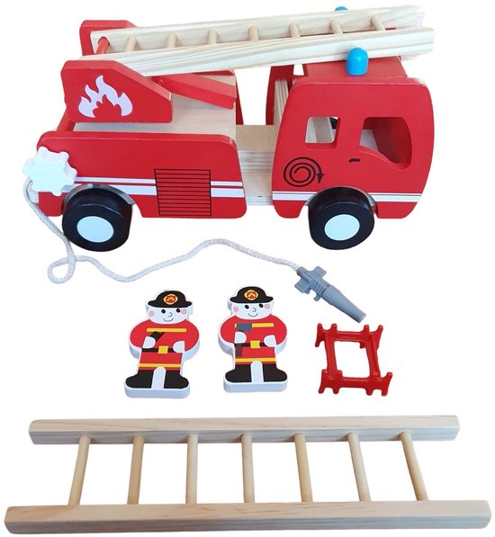 Houten brandweerauto met ladder, twee brandweermannen, en toebehoren.