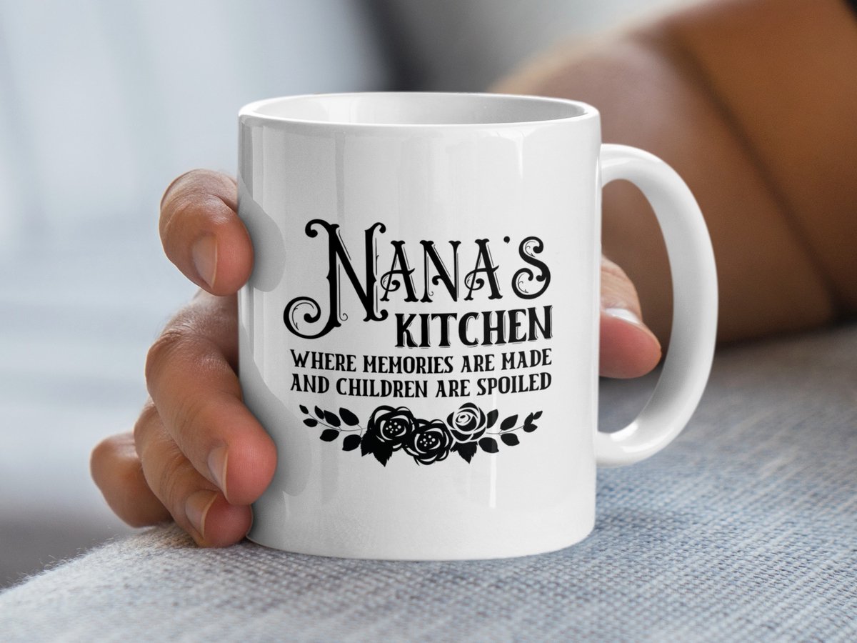 Nana's Kitchen Mok, Gepersonaliseerde Oma Cadeau Ideeën, Liefdevolle Oma Mok, Oma Verjaardagscadeau, Oma Waardering, Oma Mok voor Koffie