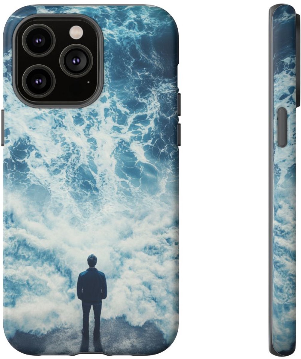 Man Tegenover Oceaangolven – Telefoonhoesje Geschikt voor iPhone 14 Pro Max