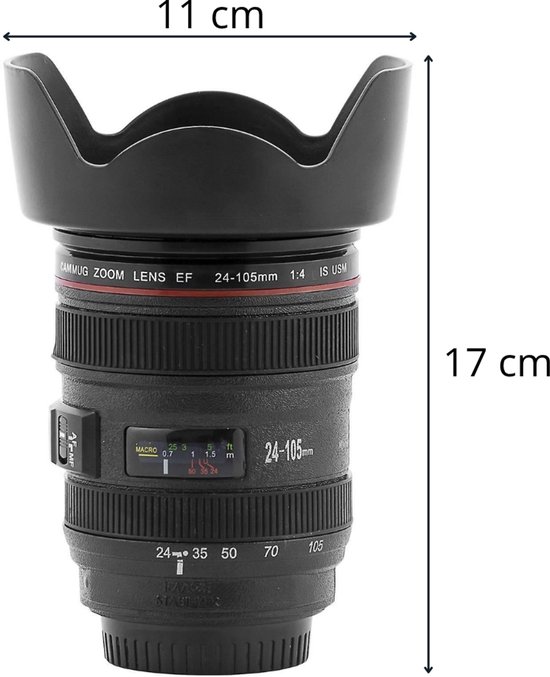 Zwarte cameralens beker met lenskap, met afmetingen 11 cm breed en 17 cm hoog.