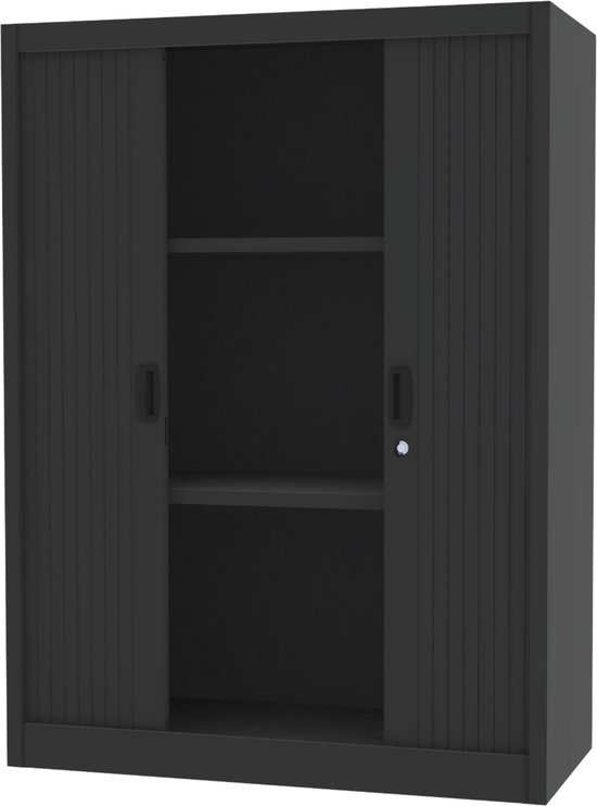 Zwarte archiefkast met roldeur, twee open deuren en twee legplanken, op zwarte achtergrond.