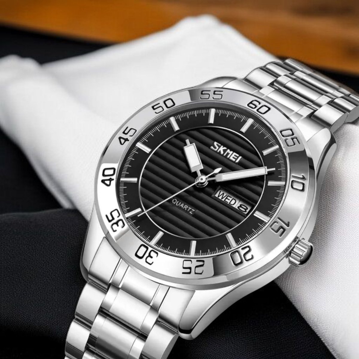 Stijlvolle SKMEI Herenhorloge Zilver met Zwart Wijzerplaat - Luxe Quartz Met Roestvrij Staal, Waterdicht Design Gratis Elegante Leerella Horlogedoos