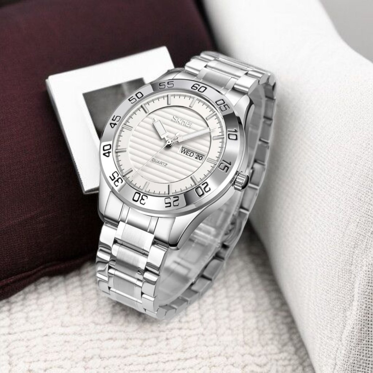 Stijlvolle SKMEI Herenhorloge Zilver met Wit Wijzerplaat - Luxe Quartz Met Roestvrij Staal, Waterdicht Design Gratis Elegante Leerella Horlogedoos