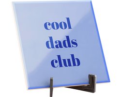 Hippe spreuktegel - Quote tegeltje - Spreuktegels - Brievenbus cadeau - Vaderdag cadeau - Papa cadeau - Cool dads club - Glans - 15 x 15 cm - Inclusief gratis standaard! - Fotofabriek