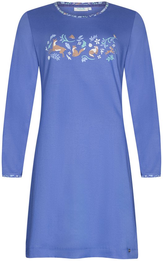 Blauw nachthemd met lange mouwen, versierd met een patroon van bosdieren en bloemen.