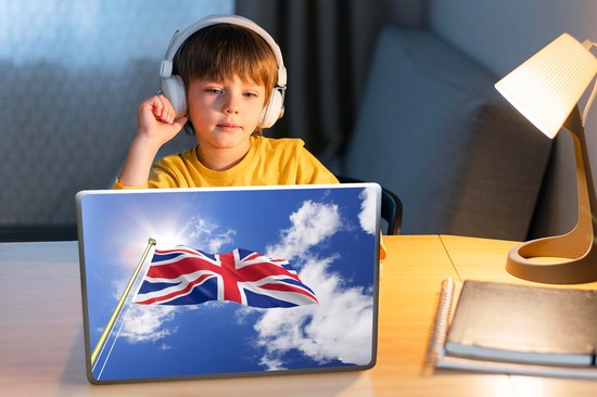 Sticker pour ordinateur portable - 13,3 pouces - Le drapeau du Royaume-Uni flotte dans le ciel