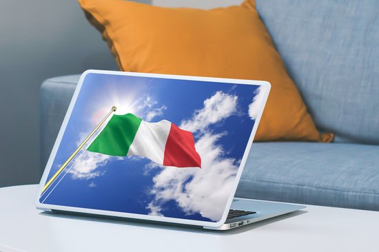 Sticker pour ordinateur portable - 15,6 pouces - Le drapeau de l'Italie flotte dans le ciel