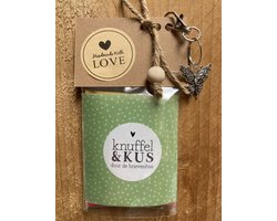 Thee cadeau met de tekst 'knuffel & kus door de brievenbus' 