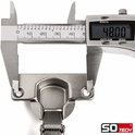Een scharnier gemeten met een digitale schuifmaat, met de meting 48.00 mm.