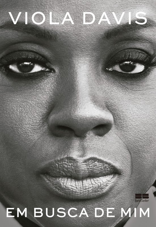 Boekomslag met een close-up van Viola Davis. "VIOLA DAVIS" en "EM BUSCA DE MIM" zijn in witte letters te lezen.