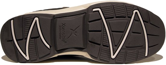 Onderkant van een bruine Xsensible sneaker met Xsensible Stretchwalker logo en grip. 