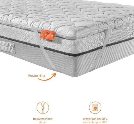 Logo blanc "sleeping" sur un surmatelas fixé à un matelas par des sangles. Fermeture éclair et lavable à 60°C.